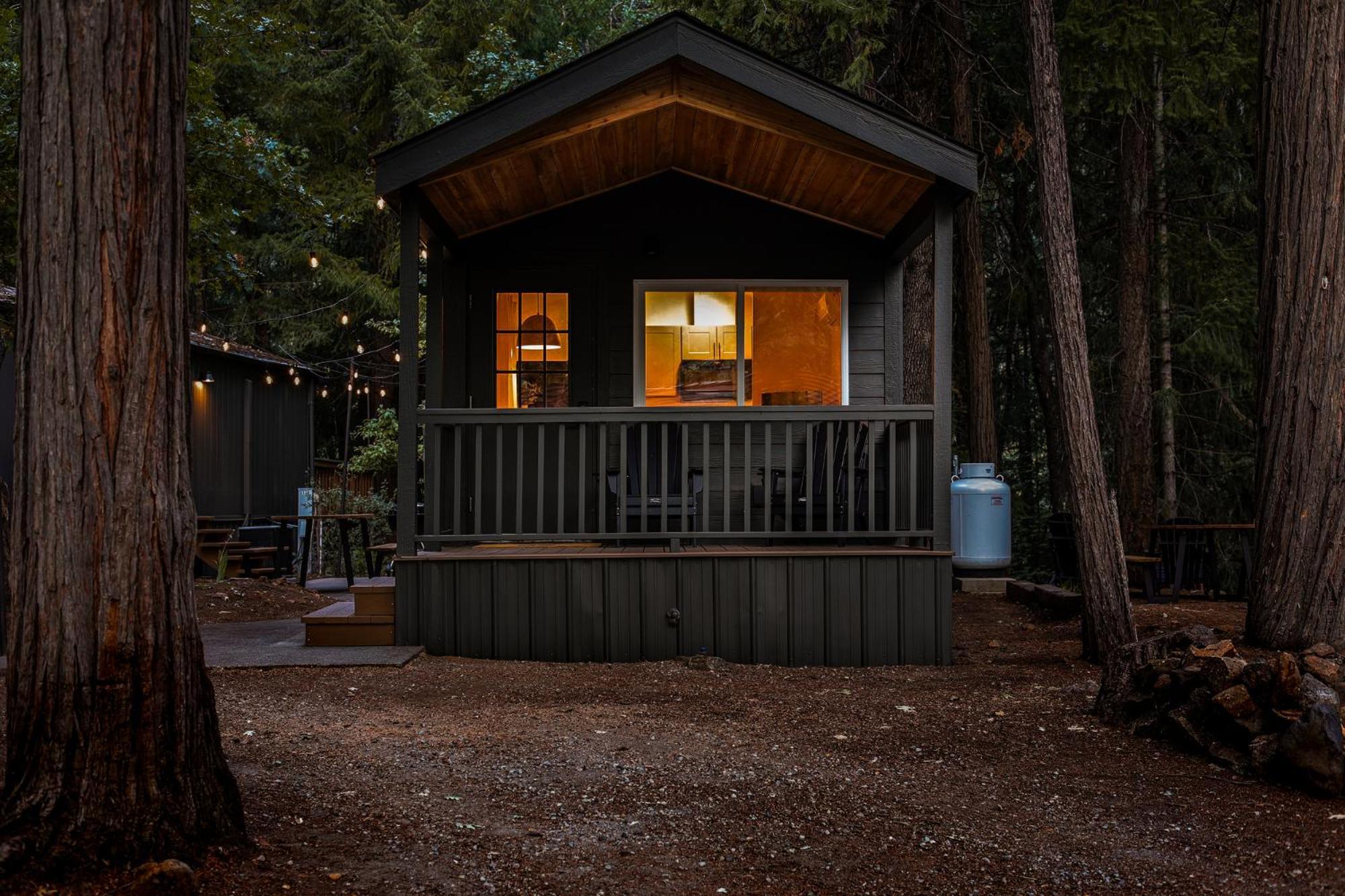 Cave Springs Resort Dunsmuir Exterior foto